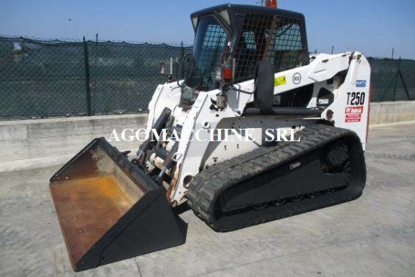 : BOBCAT_T250_Minipale