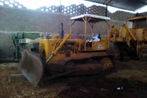 : Caterpillar_D4_Ruspe - Dozer - Bulldozer