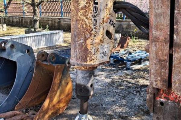 : DEMOTER_S130_Martelli idraulici