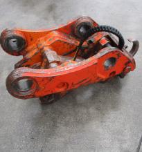 : SGANCIO RAPIDO_UNIVERSALE_Benne e accessori per escavatori