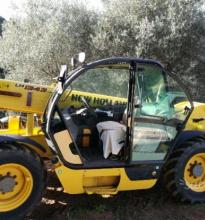 : New Holland_Vendo per cessata attività sollevatore con braccio telescopico con forche,spazzatrice,pala caricatrice,  pneumatici 10-16.5  n.cil 03 cilindr 01496 pot. max kw 025,0 giri 3460  lung 04,365 larg 1,830 sbalzo ant 2,490 ost 0,920  immatricolato a potenza il _Sollevatori telescopici